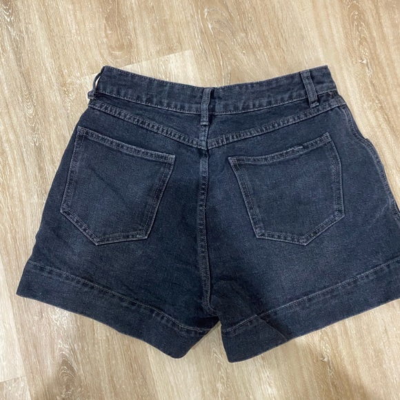 Cotton on Baggy Denim shorts in black - Picture 2 of 3